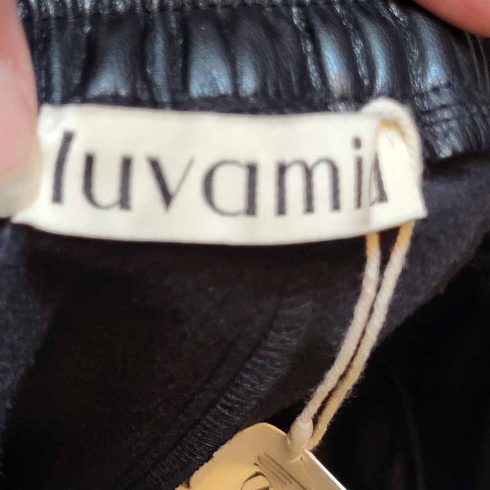 Luvamia Women's Black Pleated High Waist Faux Leather Shorts - Size XL - Picture 5 of 9